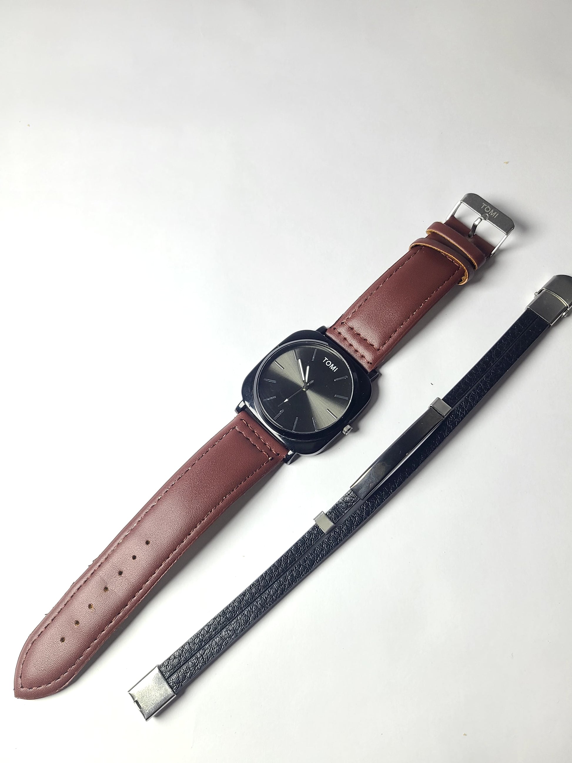 Stylish Leather Strap Watch with bracelet