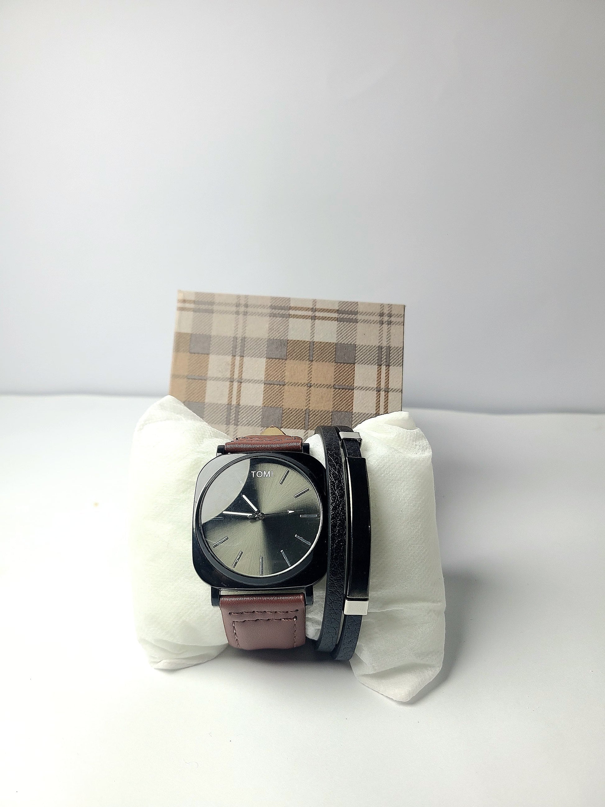 Stylish Leather Strap Watch with bracelet