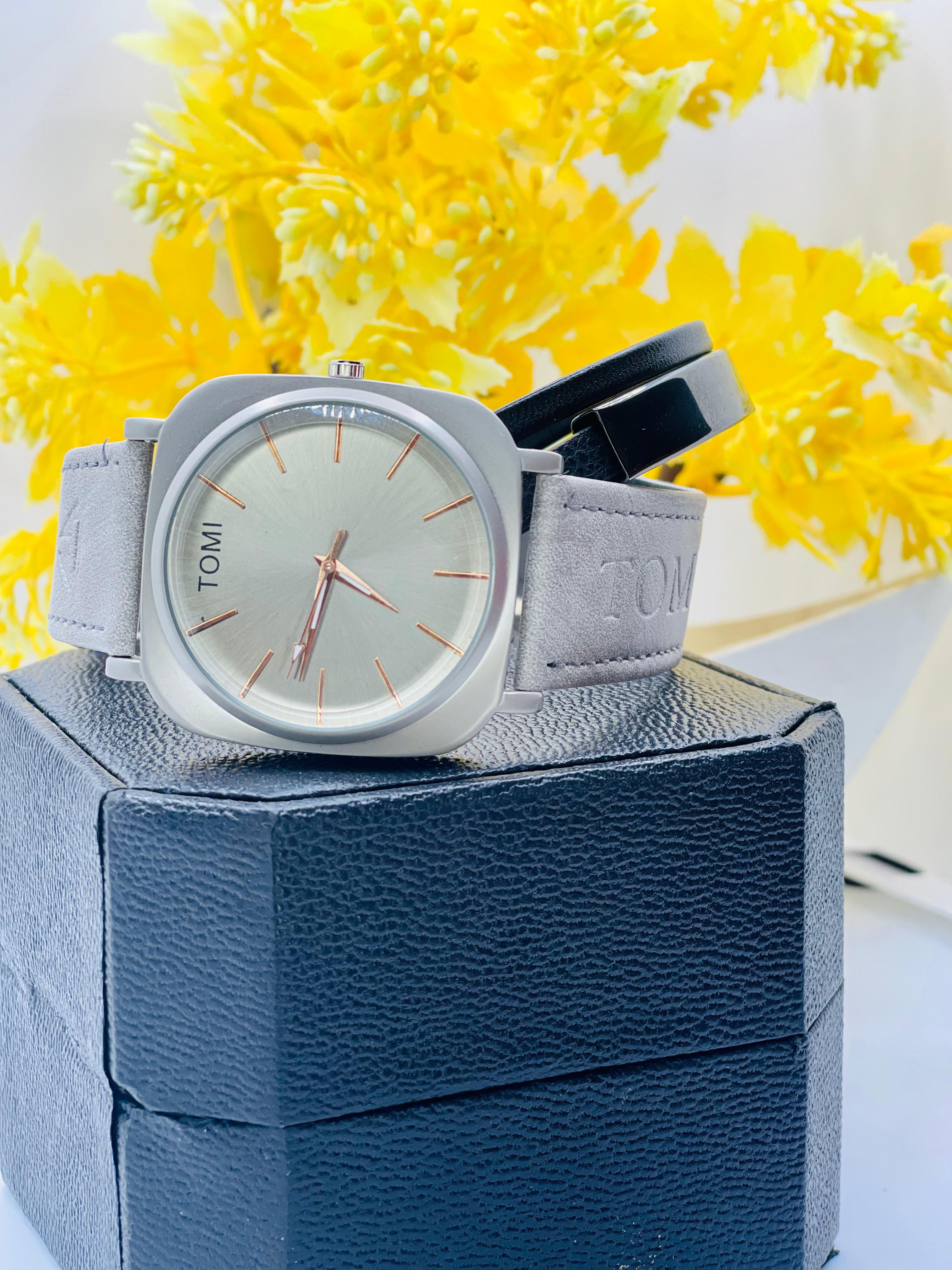 Stylish Leather Strap Watch with bracelet